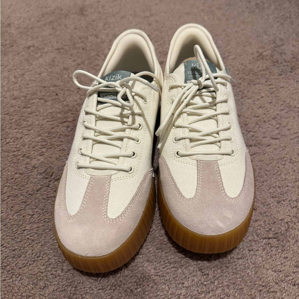 Kizik Men's Cream and Tan Sneakers